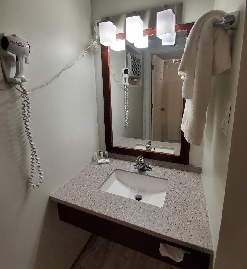 Imperial Fireside Inn Sudbury Dış mekan fotoğraf